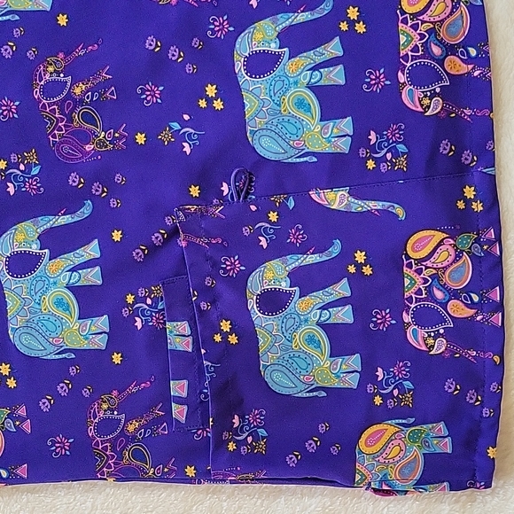 ✨️⭐️ HOST PICK✨️⭐️SCRUB TOP - Picture 2 of 9